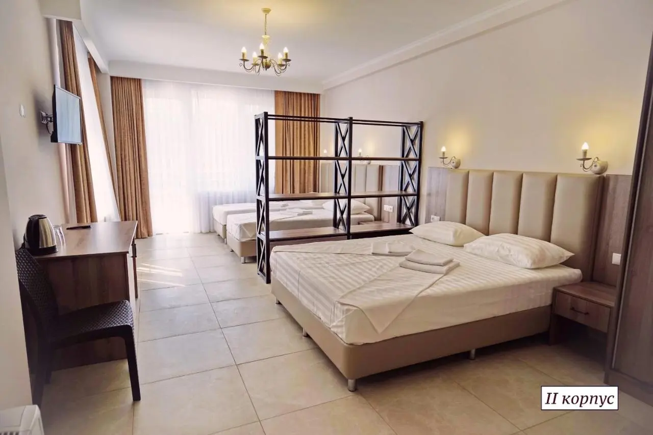 Ольгинка: Hotel Admiral