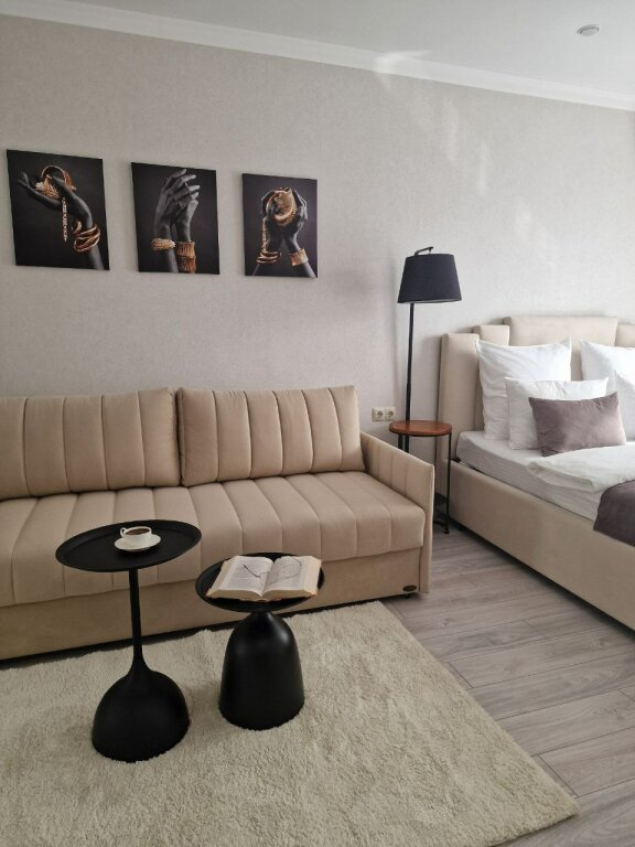 Владикавказ: Квартира Flatirini с панорамными окнами в ЖК Весна