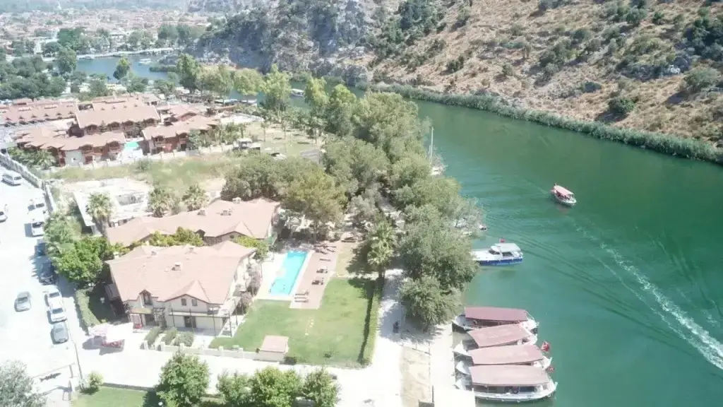 Дальян: Riverside Houses