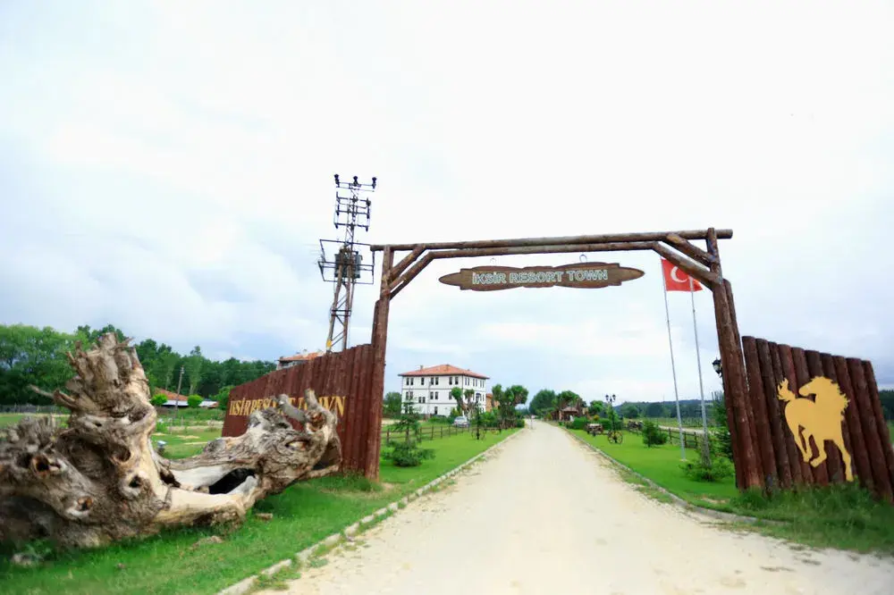 Дадай: İksir Resort Town