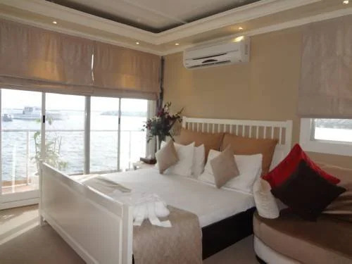 Дубай: Jawhara Floating House