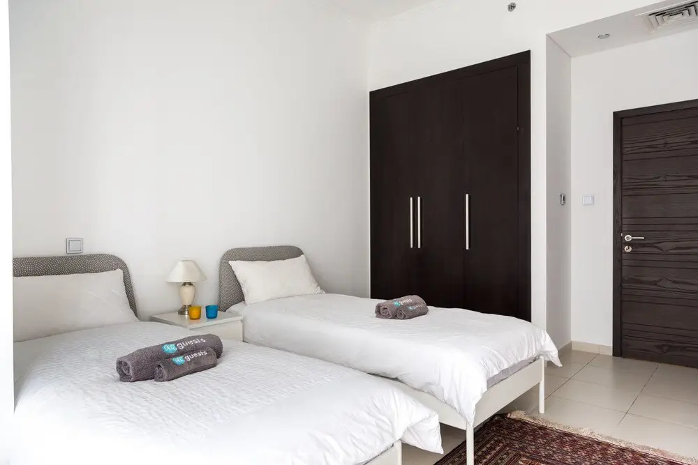 Дубай: Cayan Tower by HiGuests Vacation Homes