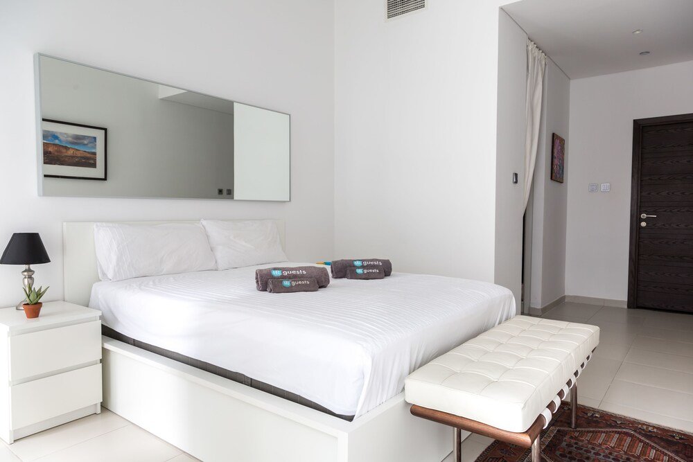 Дубай: Cayan Tower by HiGuests Vacation Homes