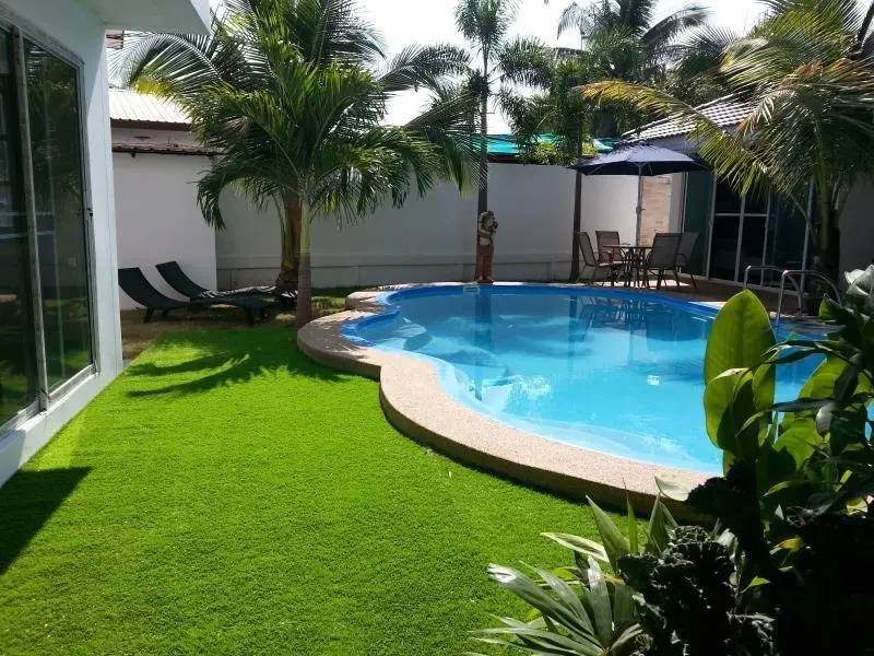 Маха Сарахам: Coconut Palms