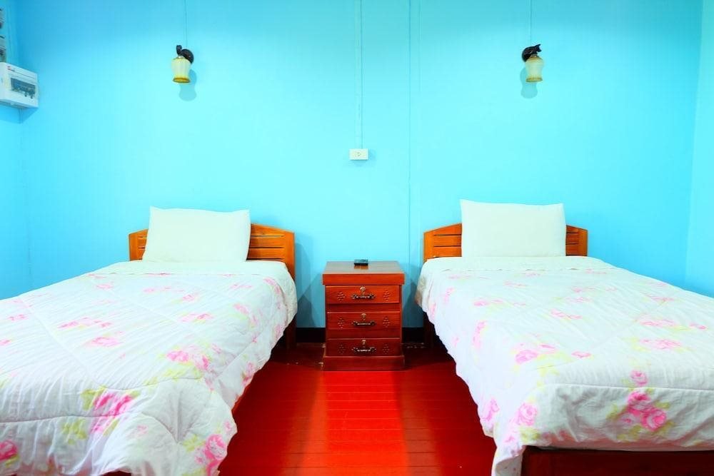 Так: Thanatat Resort