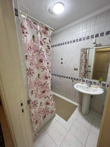 Гиза: Sandra's place 2