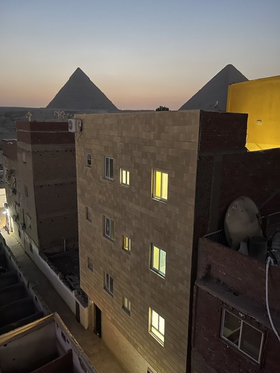 Гиза: The pyramids plateau view