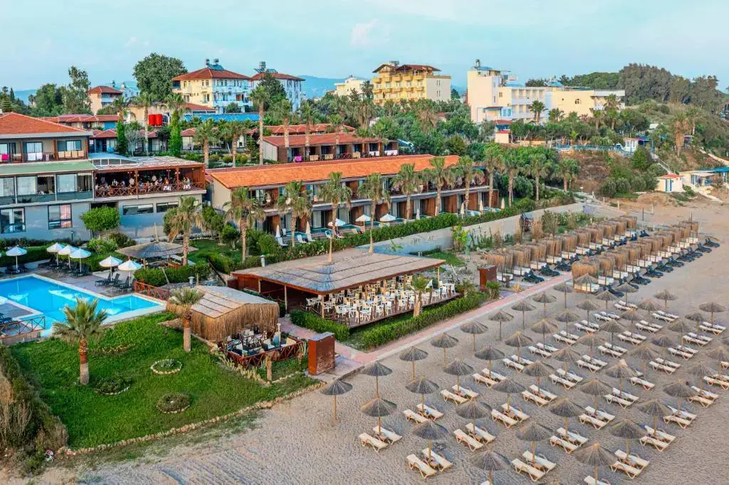 Adora Calma Beach Hotel — фото 1