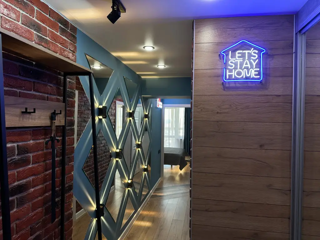 Апартаменты Евродвушка с дизайнерским решением в стиле Soft loft — фото 1