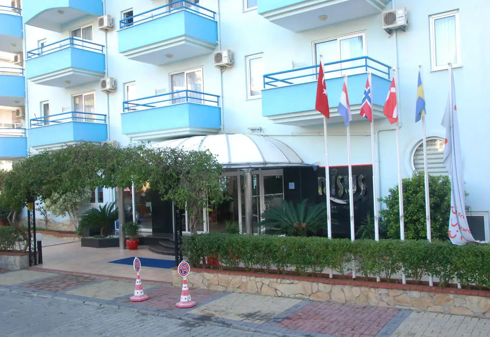Risus Suit Hotel — фото 1