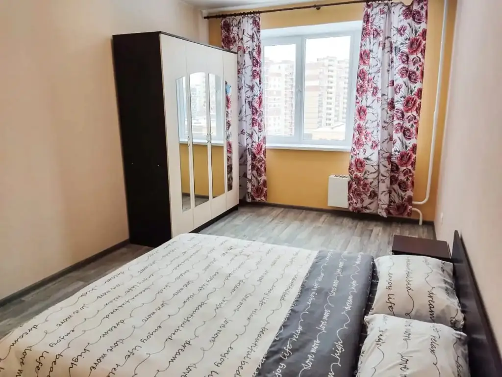 Апартаменты Квартира АлексХоум РП Свердловский Молодежная — фото 1