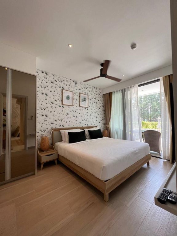 Муанг: Апартаменты Cassia Residences Laguna с террасой