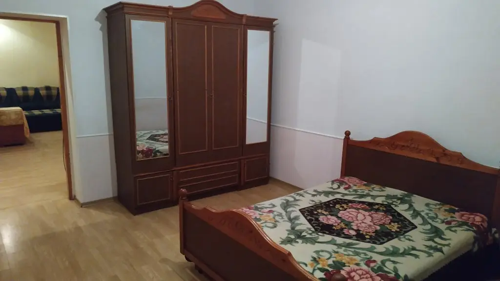 Пятигорск: г. ПЯТИГОРСК р-он Ж-Д Вокзала , ост. ул. Кочубея. Сдается  3 ком Кв-ра в уютном  элитном 4 квартирном коттедже, евроремонт ,площ. 86м2