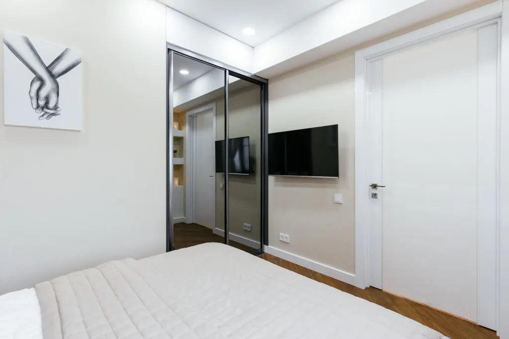 Тюмень: Апартаменты ROOM ROUR с видом на МОСТ ВЛЮБЛЕННЫХ