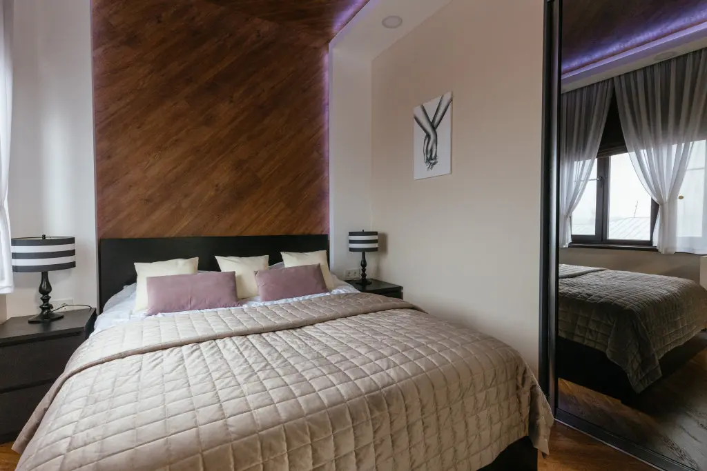 Тюмень: Апартаменты ROOM ROUR с видом на МОСТ ВЛЮБЛЕННЫХ