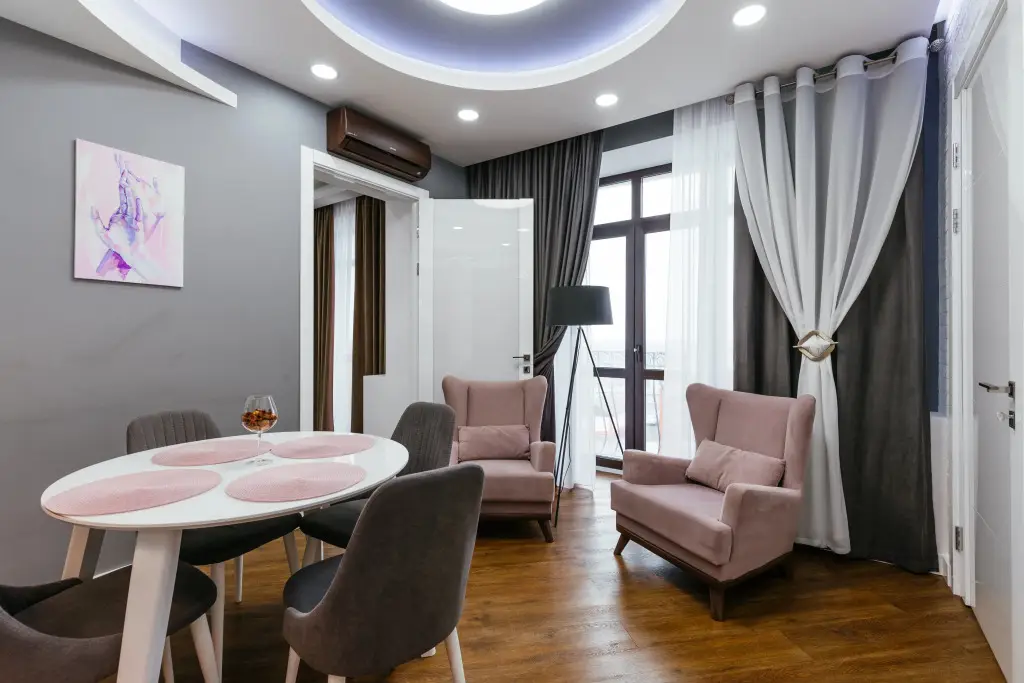 Апартаменты ROOM ROUR с видом на МОСТ ВЛЮБЛЕННЫХ — фото 1