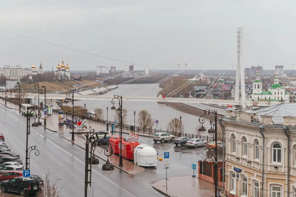 Тюмень: Апартаменты ROOM ROUR с видом на МОСТ ВЛЮБЛЕННЫХ