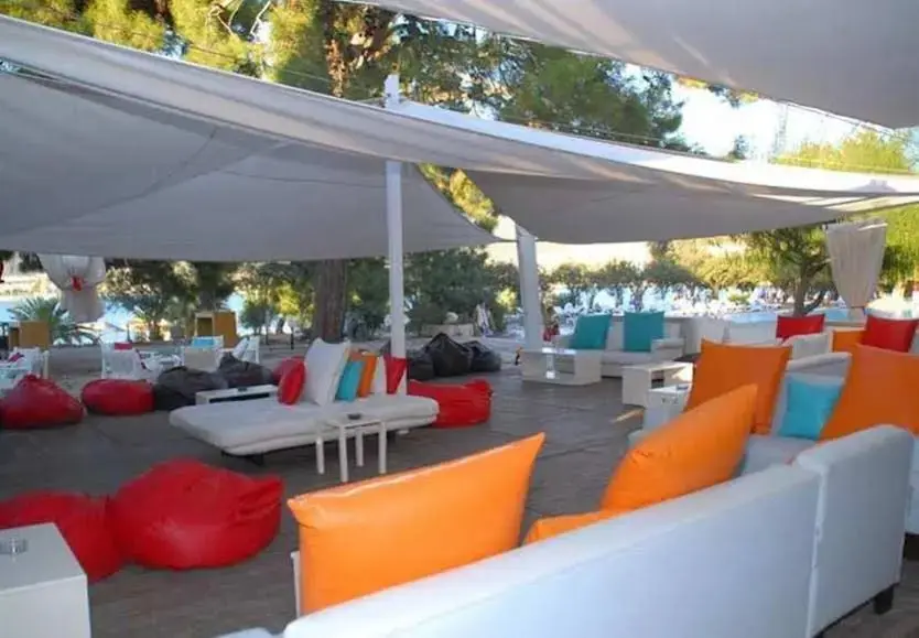 Безбюк: Patio Beach Club