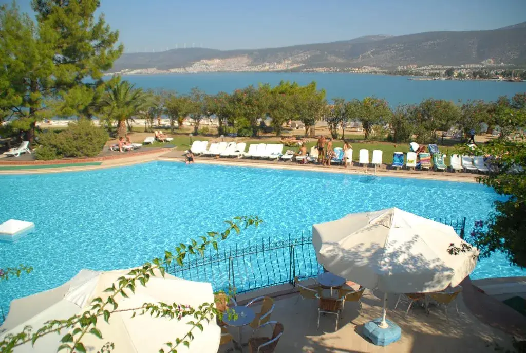 Безбюк: Patio Beach Club