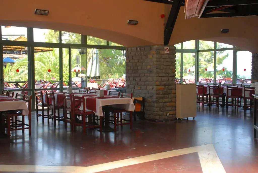 Безбюк: Patio Beach Club