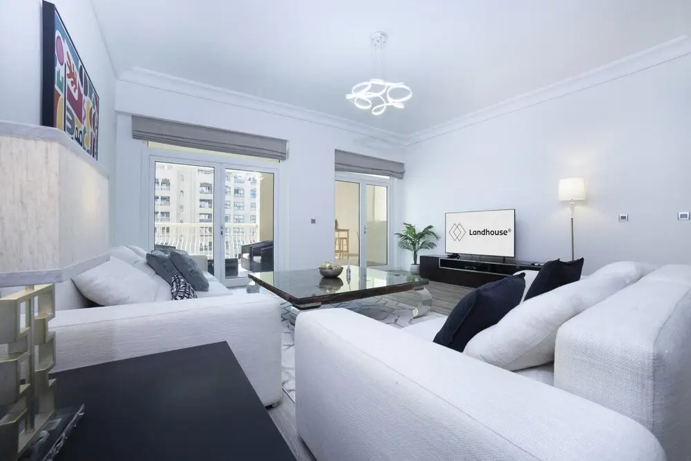 Дубай: 2BR on Palm Jumeirah With Beach and Complimentary Golf