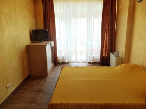Джанхот: Guest House U More