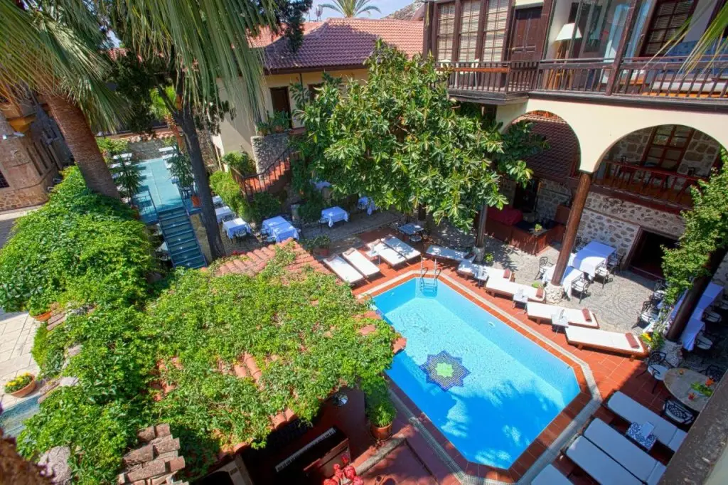 Анталья: Lovely Garden Flat with Patio near Hadrian's Gate