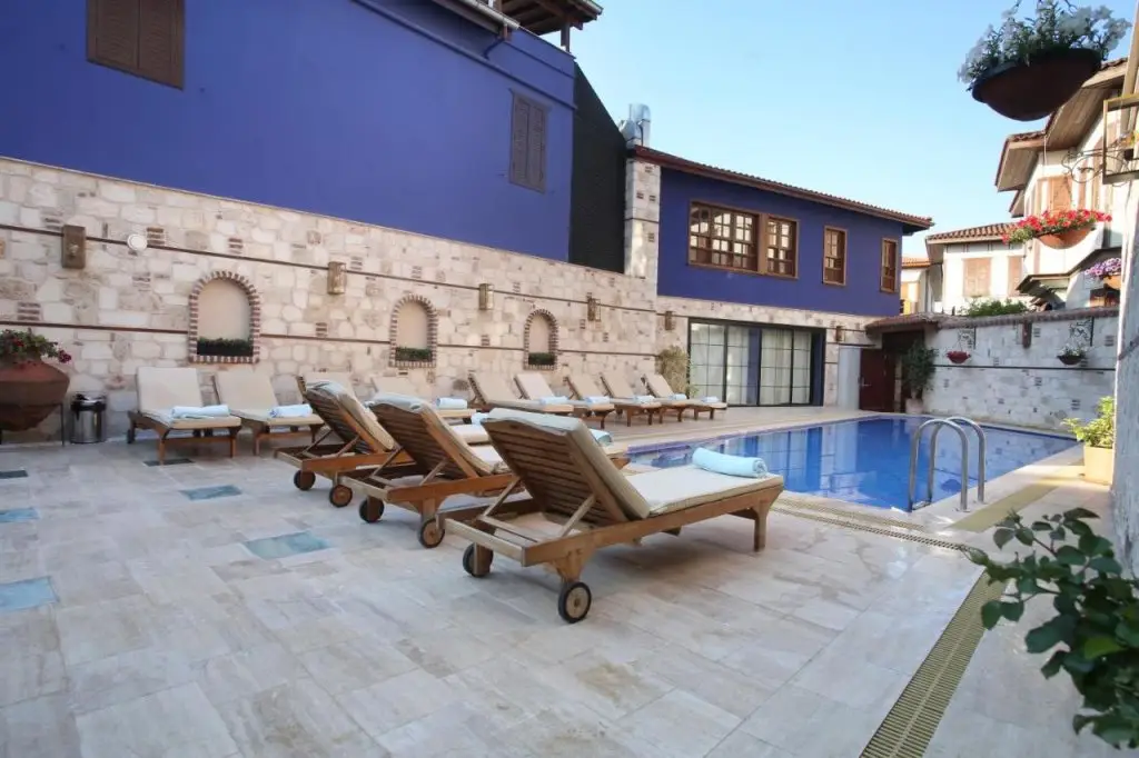 Анталья: Lovely Garden Flat with Patio near Hadrian's Gate