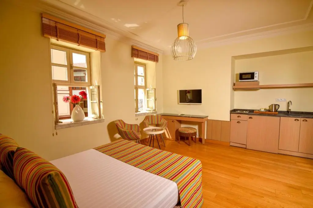 Анталья: Comfortable Flat with Jacuzzi near Hadrian's Gate