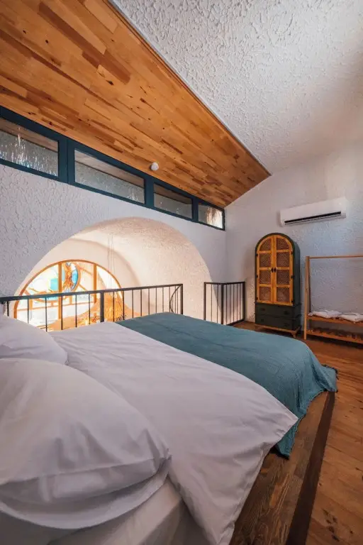 Янык: Feronia Suites