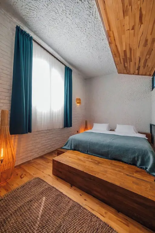 Янык: Feronia Suites