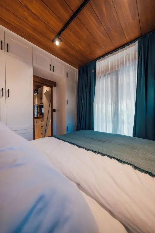 Янык: Feronia Suites