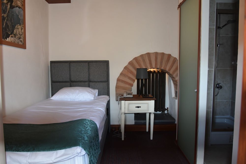 Везиркёпрю: Tarihi Tashan Otel