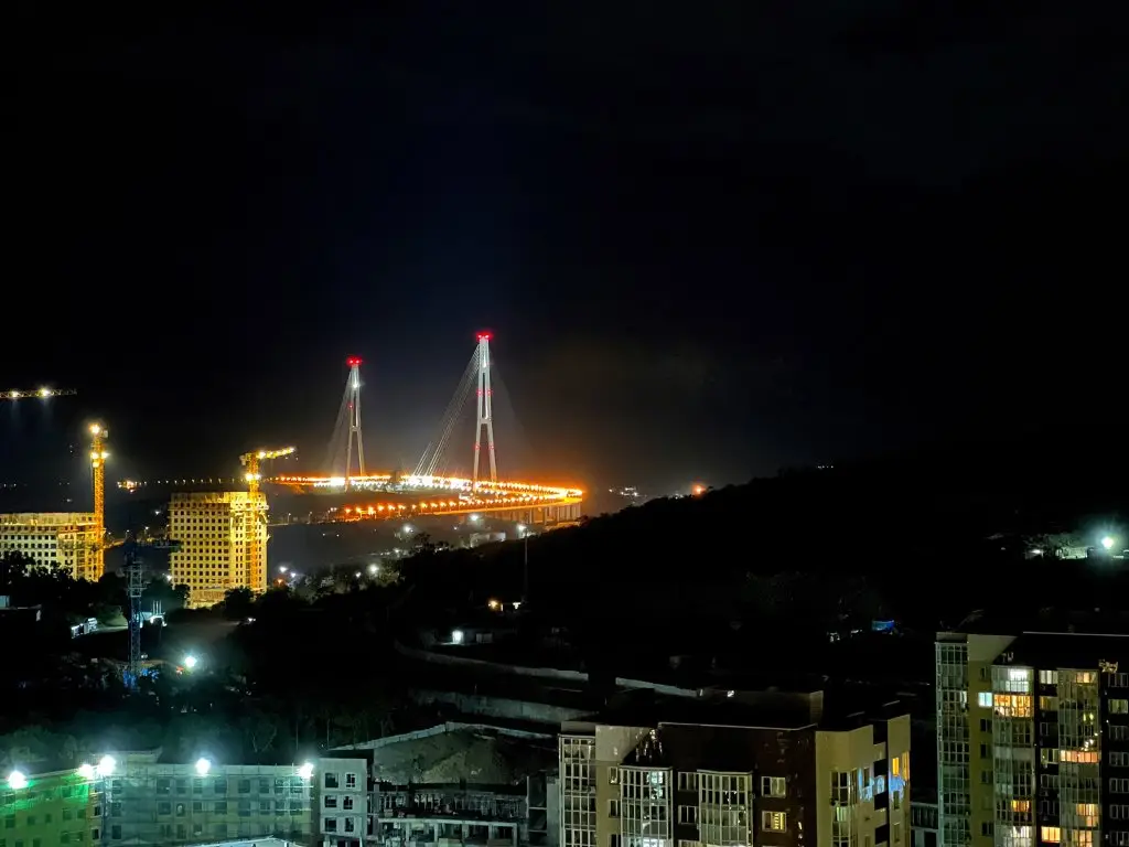 Владивосток: Квартира в Стиле Loft с Панорамным Видом на Море и Мост Остров Русский