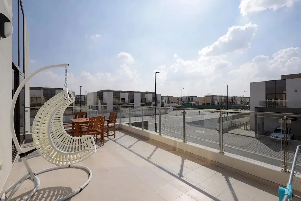 Дубай: Fabulous 4br Villa With Balcony, Dubai