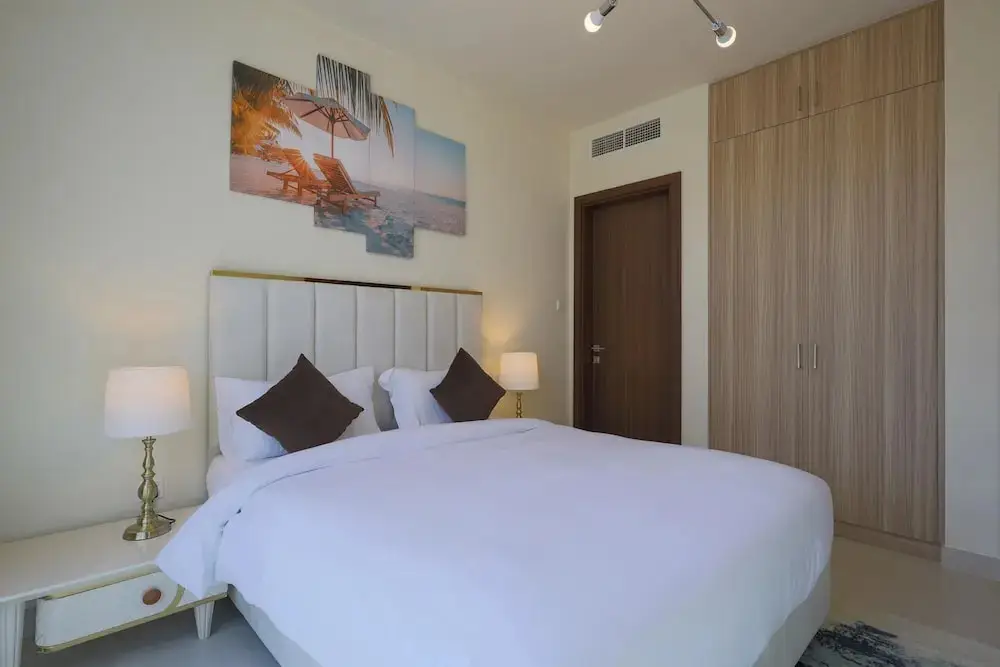 Дубай: Fabulous 4br Villa With Balcony, Dubai
