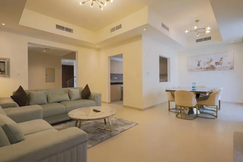 Дубай: Fabulous 4br Villa With Balcony, Dubai