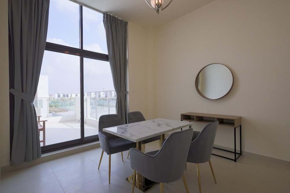 Fabulous 4br Villa With Balcony, Dubai — фото 1