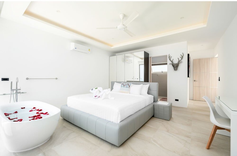 Самуи: Luxury 5 Bedroom Modern Villa - KBR17