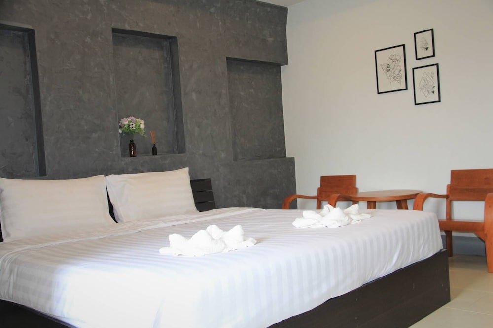 Лоэй: Pilatus Apartment