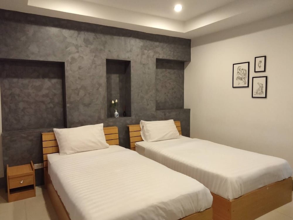 Лоэй: Pilatus Apartment