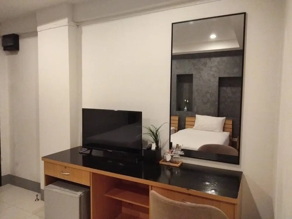 Лоэй: Pilatus Apartment