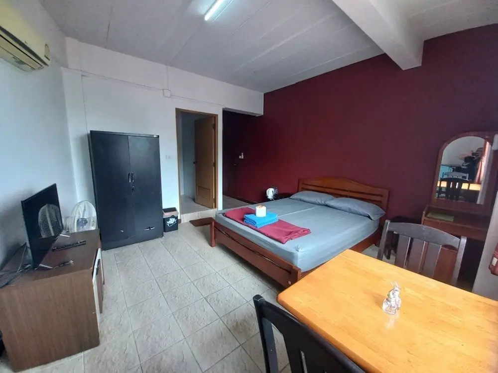 Паттайя: OYO 75474 Funkey Fulung Andy & Tan Guest House