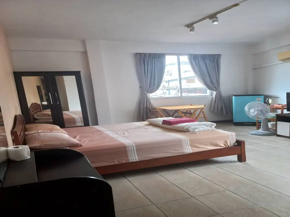 Паттайя: OYO 75474 Funkey Fulung Andy & Tan Guest House