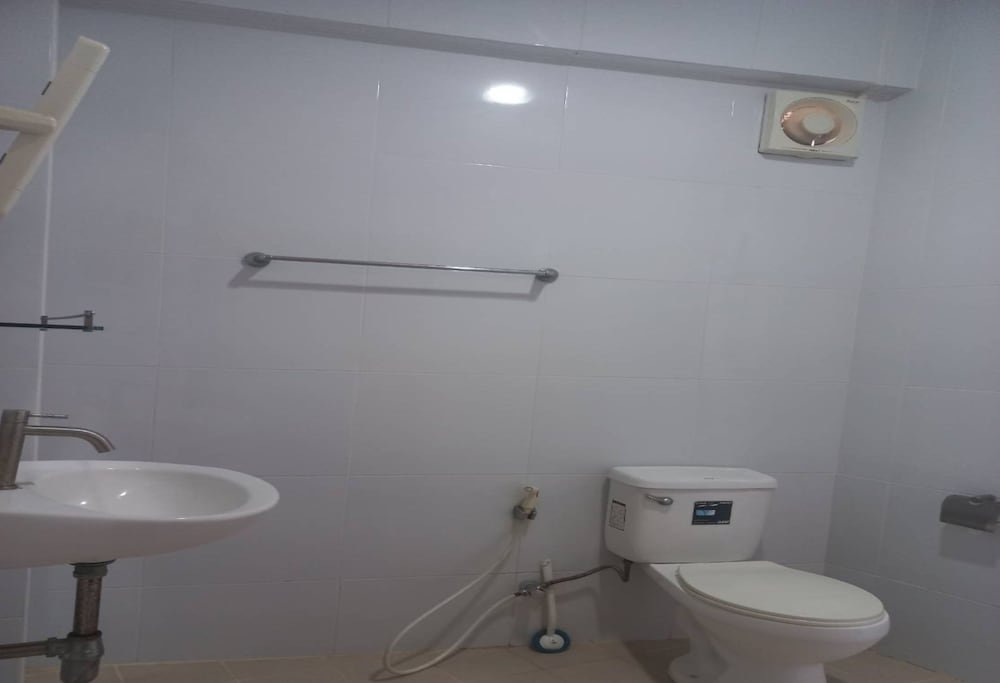 Паттайя: OYO 75474 Funkey Fulung Andy & Tan Guest House