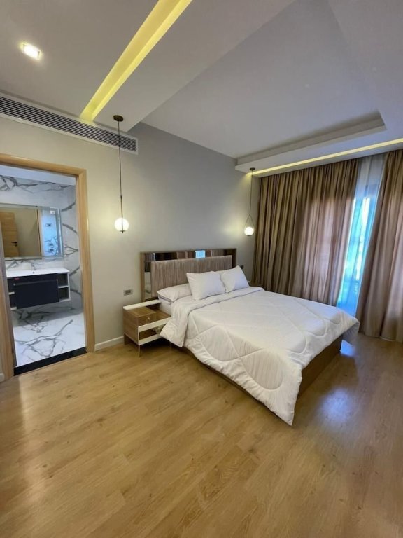 Шейх Заед Сити: Duplex Apartment With A Private Garden