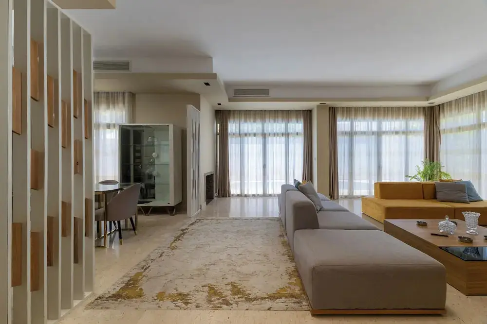 Шейх Заед Сити: Villa With Private Pool In Beverly Hills