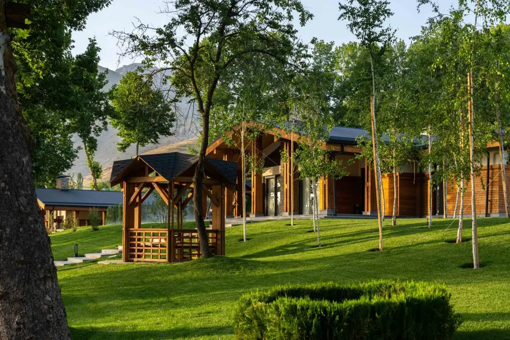 Бурчмулла: Burchmulla Resorts