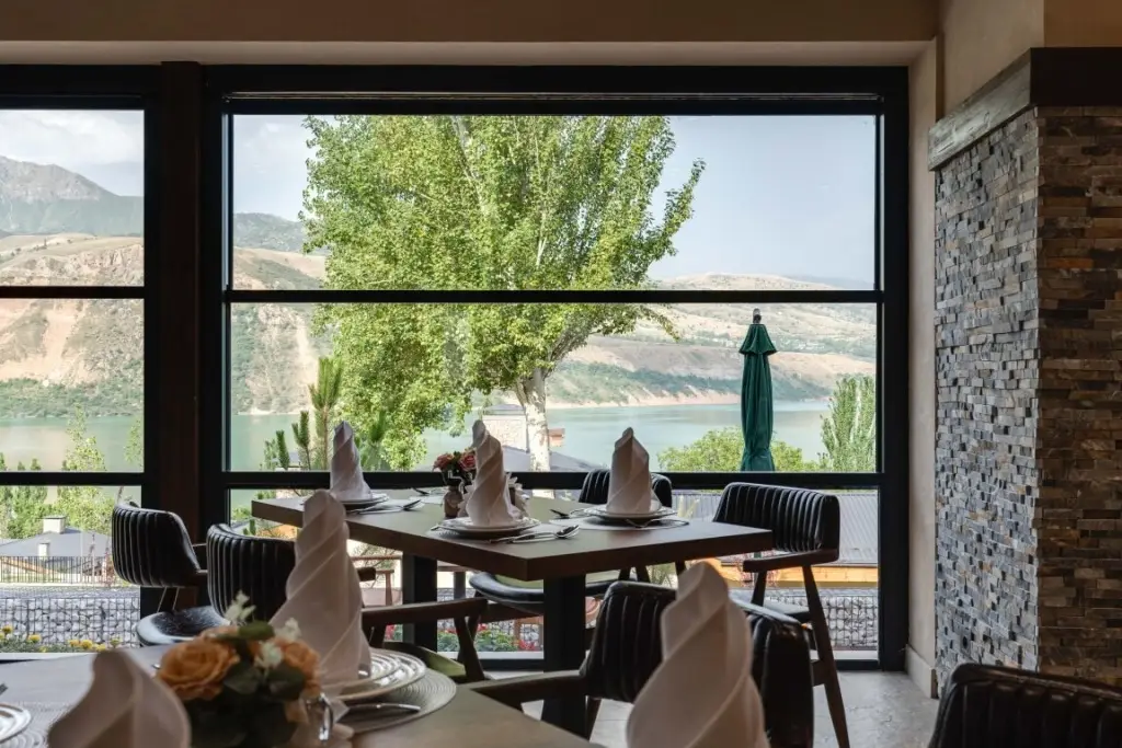 Бурчмулла: Burchmulla Resorts