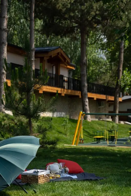 Бурчмулла: Burchmulla Resorts